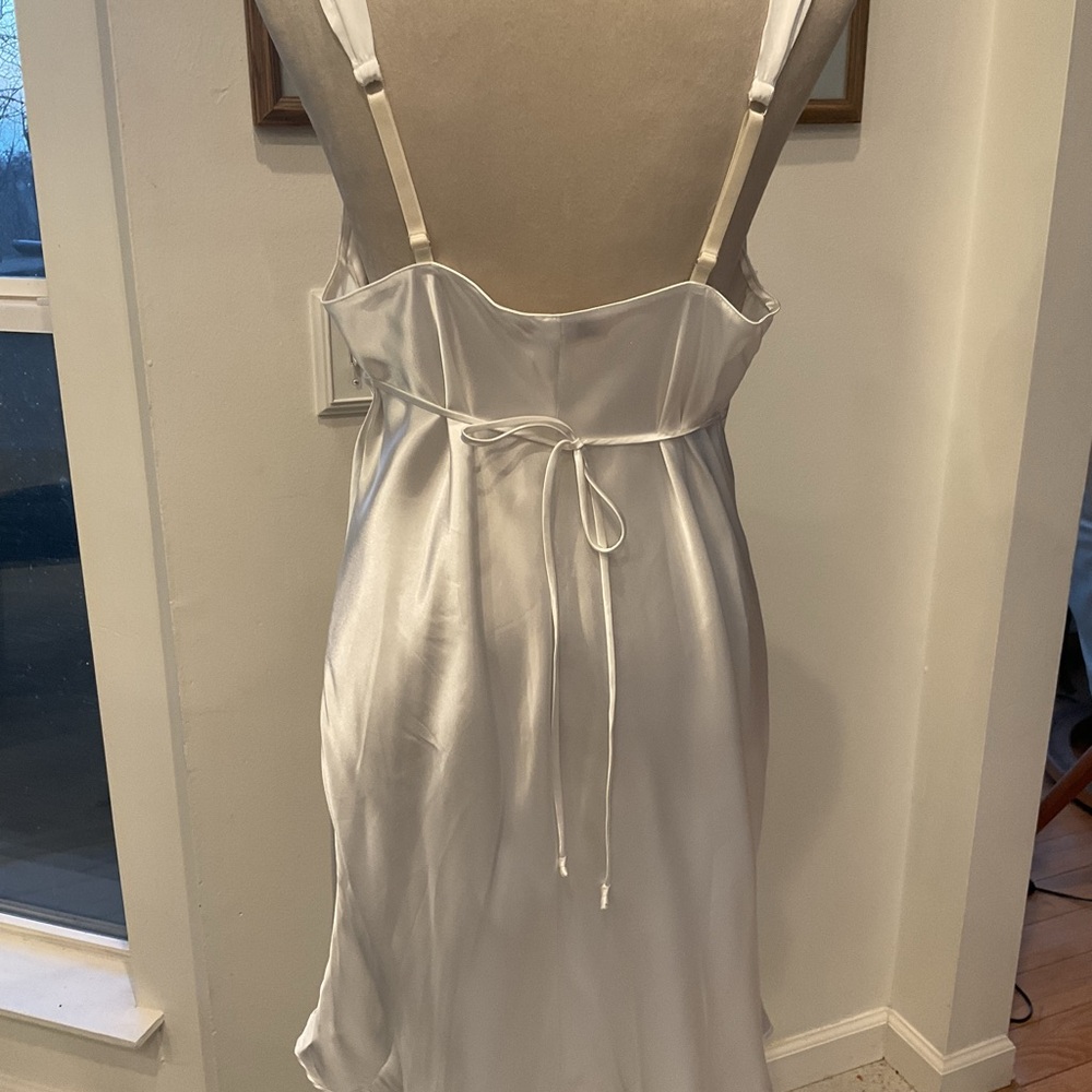 Linea Donatella White Satin Chemise + Robe - Picture 11 of 16